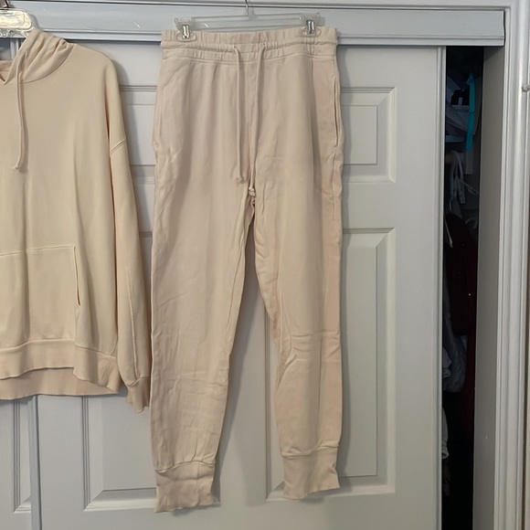 Fabletics jogger set - Picture 3 of 3